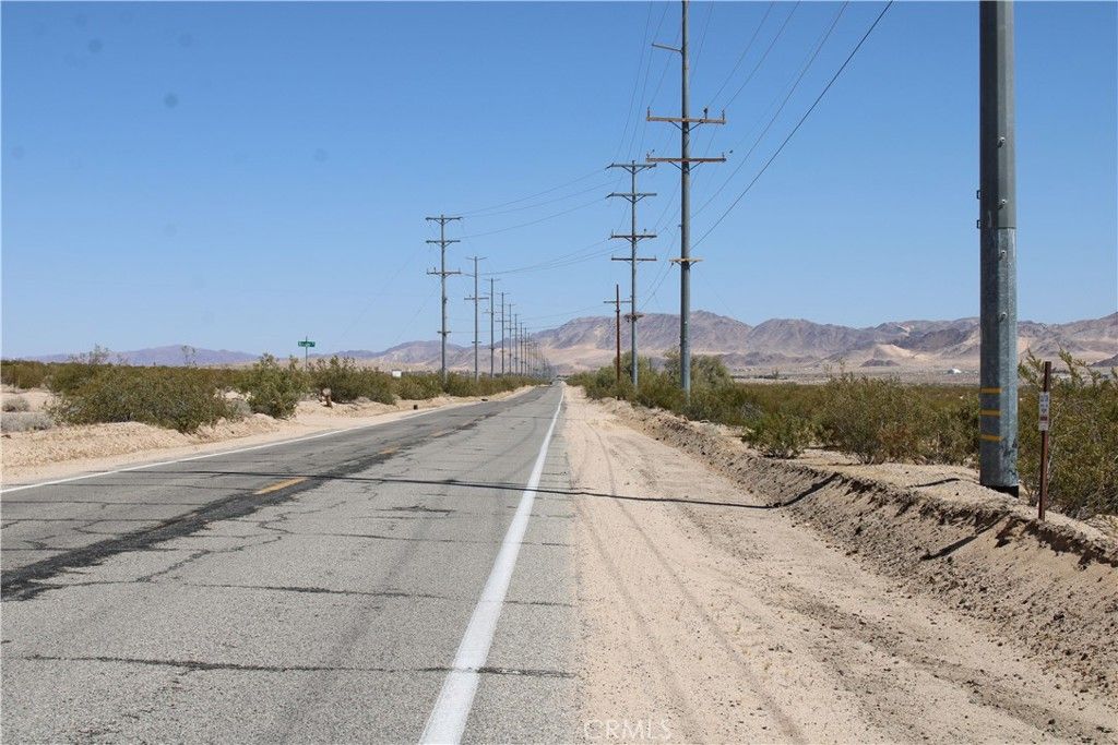 Image 5 of property listing at 5 AC Morongo Road, 29 Palms, CA 92277