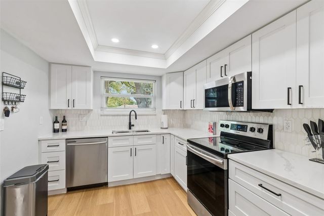 9785 86TH AVENUE 9785, Seminole, FL 33777