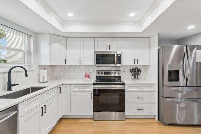 9785 86TH AVENUE 9785, Seminole, FL 33777