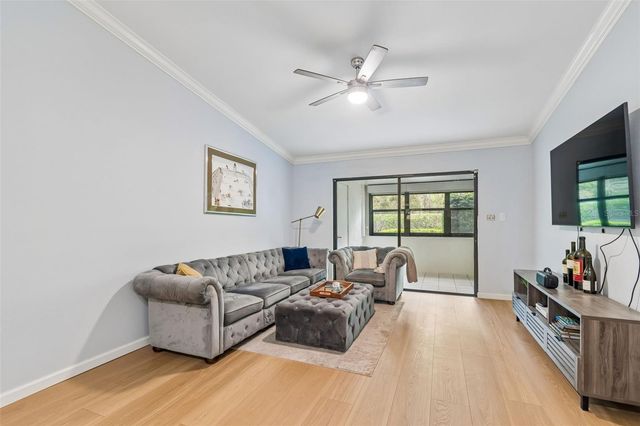 9785 86TH AVENUE 9785, Seminole, FL 33777