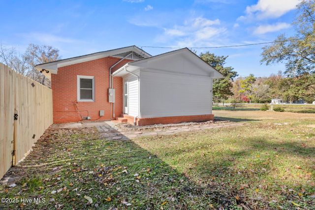 2383 Burgaw Highway, Jacksonville, NC 28540