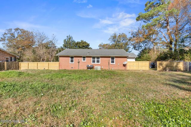 2383 Burgaw Highway, Jacksonville, NC 28540