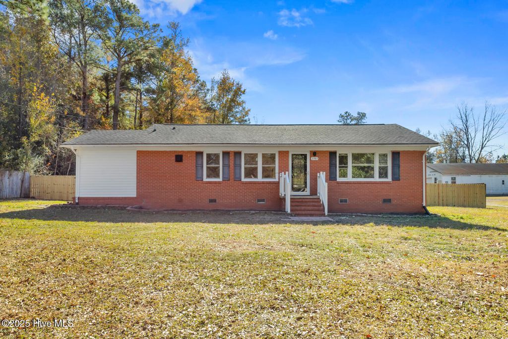 2383 Burgaw Highway, Jacksonville, NC 28540