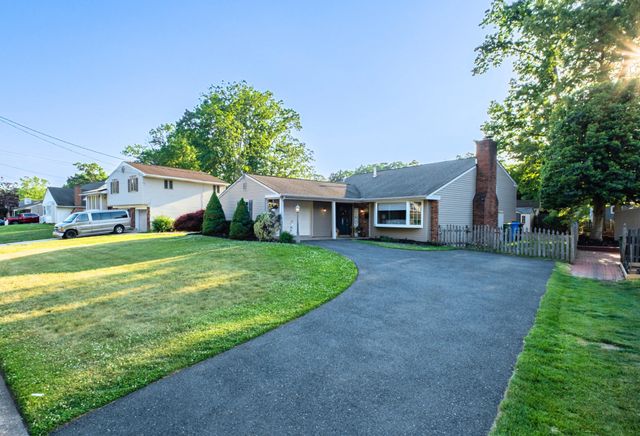 722 WHITMAN DR, Blackwood, NJ 08012