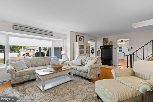 722 WHITMAN DR, Blackwood, NJ 08012