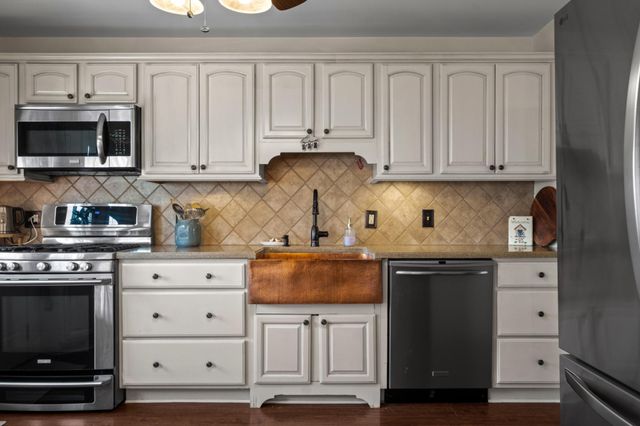 722 WHITMAN DR, Blackwood, NJ 08012