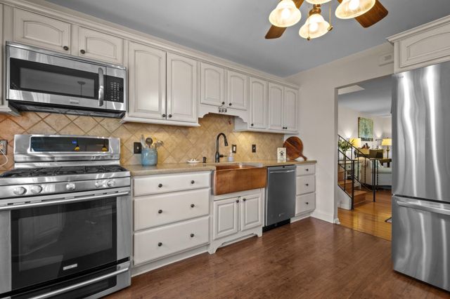 722 WHITMAN DR, Blackwood, NJ 08012