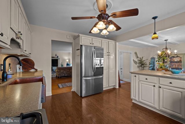 722 WHITMAN DR, Blackwood, NJ 08012
