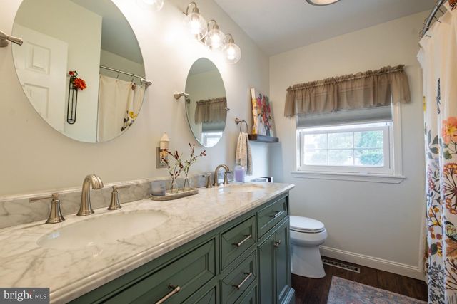 722 WHITMAN DR, Blackwood, NJ 08012