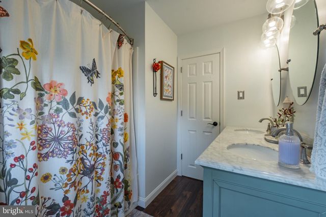 722 WHITMAN DR, Blackwood, NJ 08012