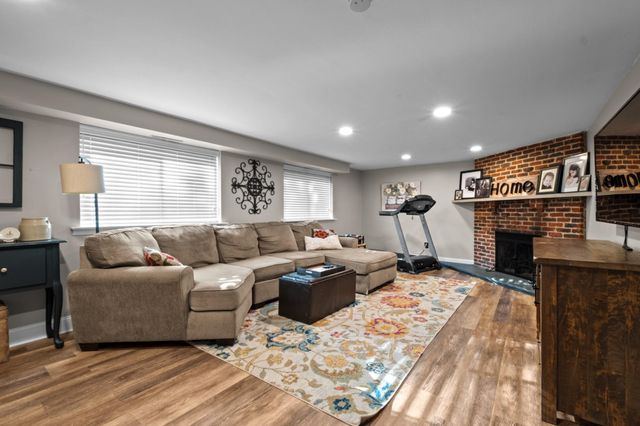 722 WHITMAN DR, Blackwood, NJ 08012