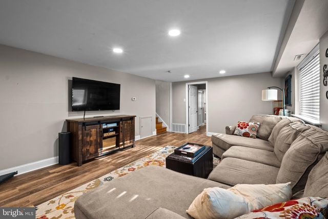 722 WHITMAN DR, Blackwood, NJ 08012