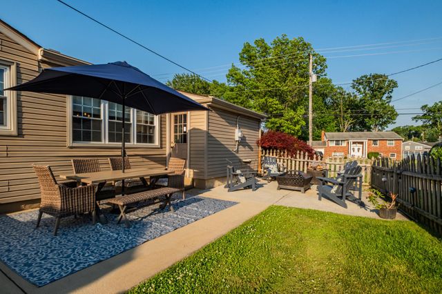 722 WHITMAN DR, Blackwood, NJ 08012