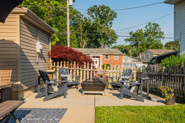 722 WHITMAN DR, Blackwood, NJ 08012