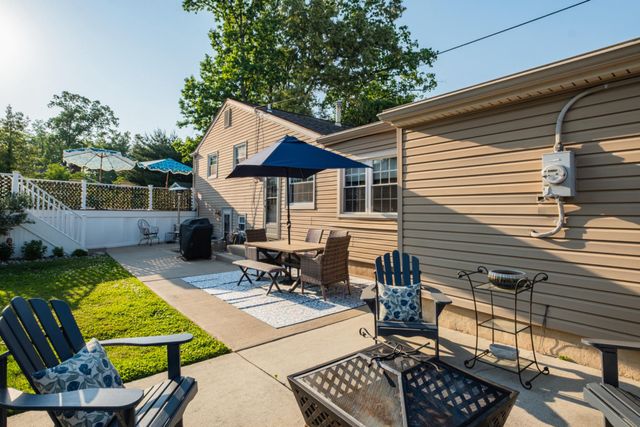 722 WHITMAN DR, Blackwood, NJ 08012