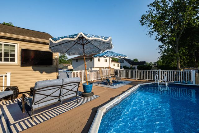 722 WHITMAN DR, Blackwood, NJ 08012