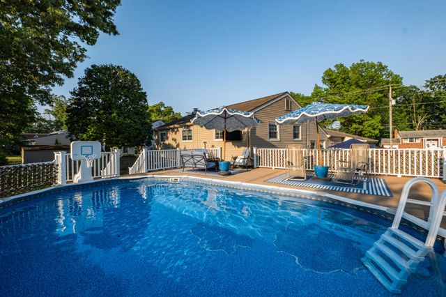 722 WHITMAN DR, Blackwood, NJ 08012