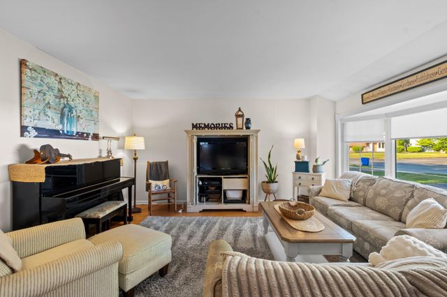 722 WHITMAN DR, Blackwood, NJ 08012