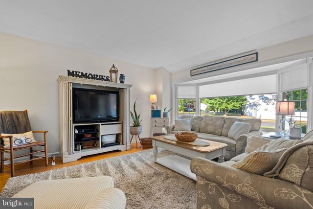 722 WHITMAN DR, Blackwood, NJ 08012