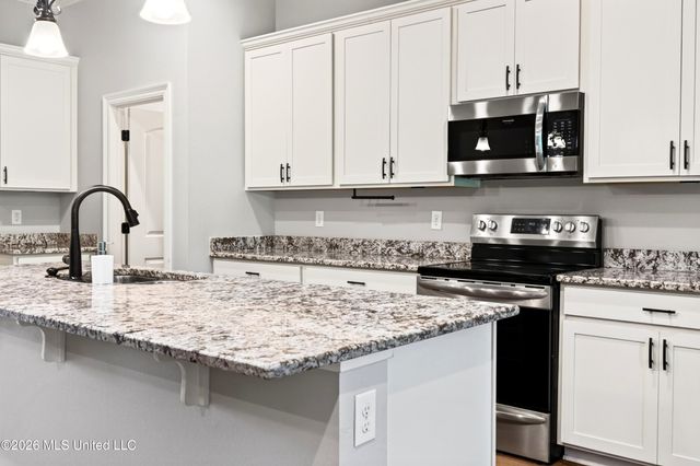 11816 Smokey Court, Ocean Springs, MS 39564