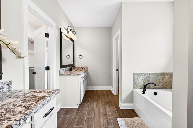 11816 Smokey Court, Ocean Springs, MS 39564