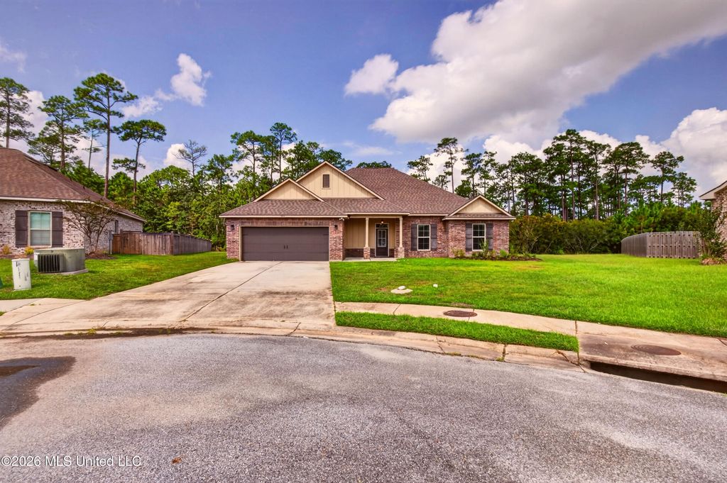 11816 Smokey Court, Ocean Springs, MS 39564