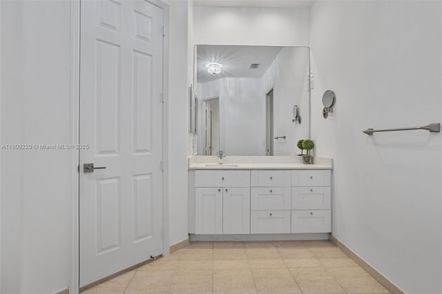 15852 SW 15th St, Davie, FL 33326