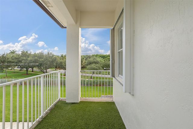 15852 SW 15th St, Davie, FL 33326