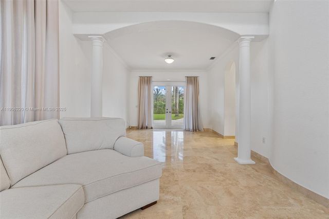 15852 SW 15th St, Davie, FL 33326