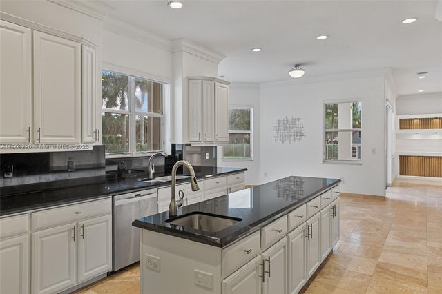 15852 SW 15th St, Davie, FL 33326