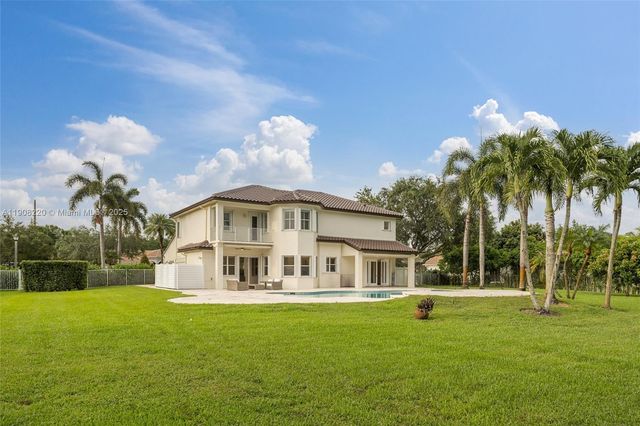 15852 SW 15th St, Davie, FL 33326