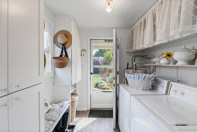 2130 E Whittemore Avenue, Burton, MI 48529