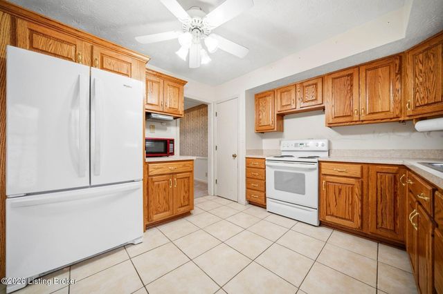 8516 Bronzewing Ct, Jeffersontown, KY 40299