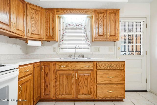 8516 Bronzewing Ct, Jeffersontown, KY 40299
