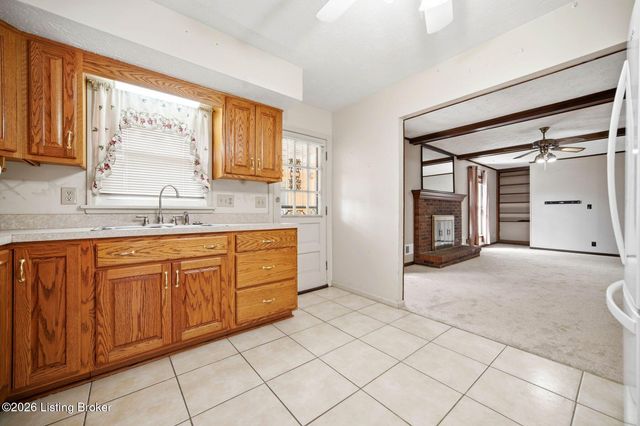 8516 Bronzewing Ct, Jeffersontown, KY 40299