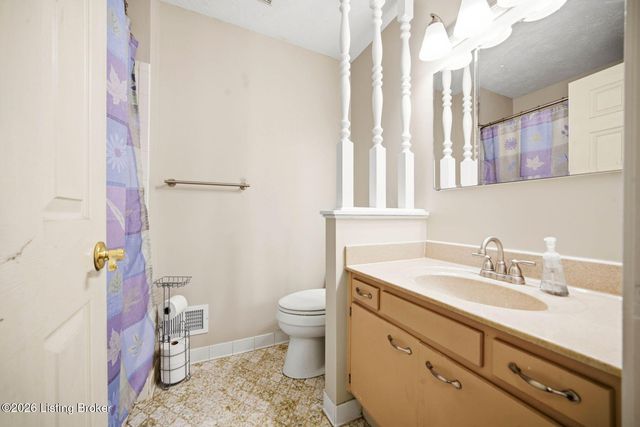 8516 Bronzewing Ct, Jeffersontown, KY 40299