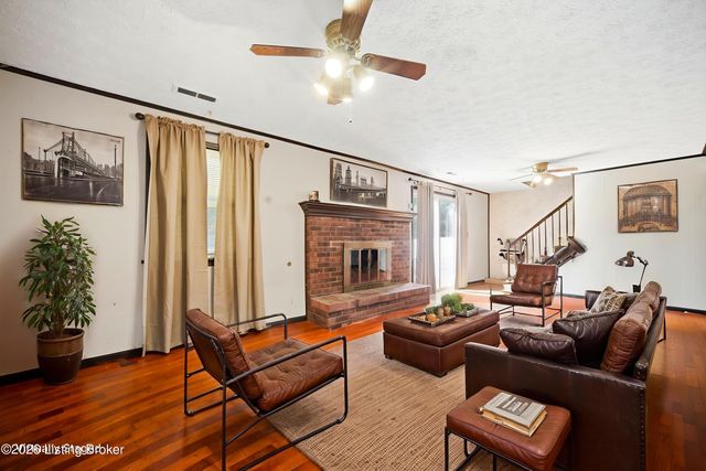 8516 Bronzewing Ct, Jeffersontown, KY 40299