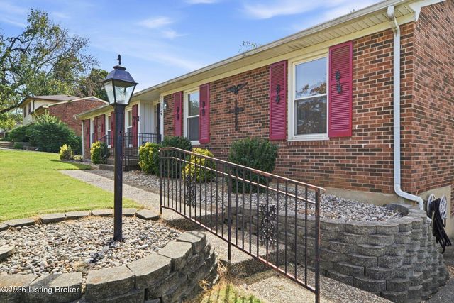 8516 Bronzewing Ct, Jeffersontown, KY 40299