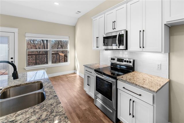 9 Kirkconnel Lane, Bella Vista, AR 72715