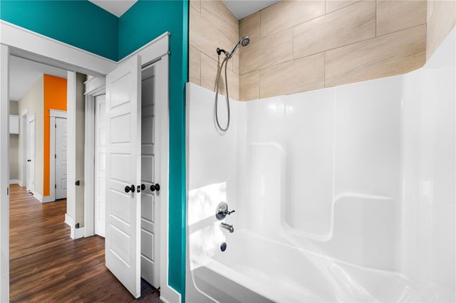 9 Kirkconnel Lane, Bella Vista, AR 72715