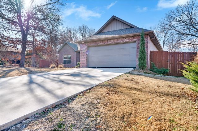 9 Kirkconnel Lane, Bella Vista, AR 72715