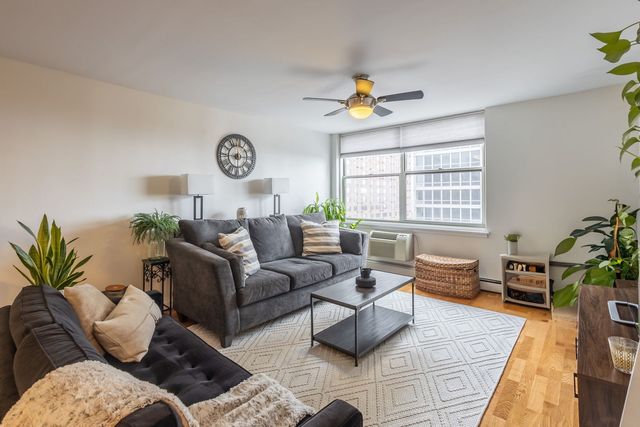 3033 N Sheridan Road 1203, Chicago, IL 60657