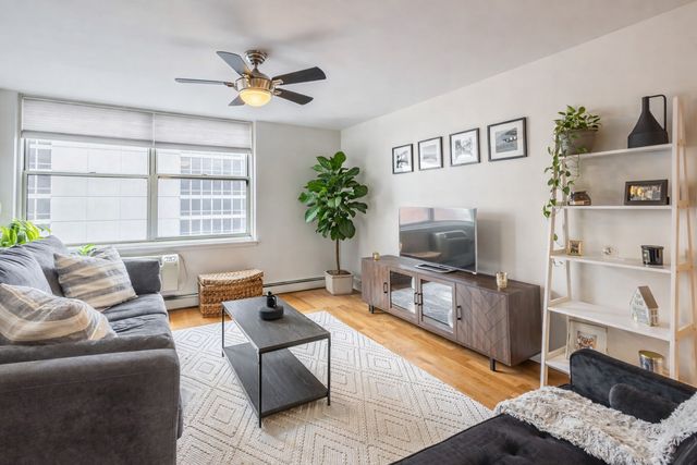 3033 N Sheridan Road 1203, Chicago, IL 60657