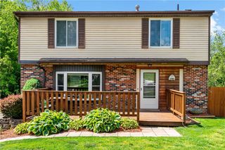 408 Meade Dr, Moon/crescent Twp, PA 15108