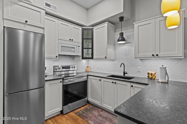 304 N Front Street Apt J, Wilmington, NC 28401