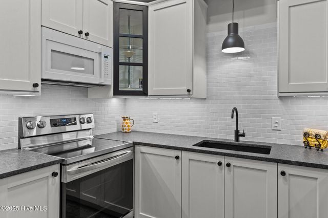 304 N Front Street Apt J, Wilmington, NC 28401