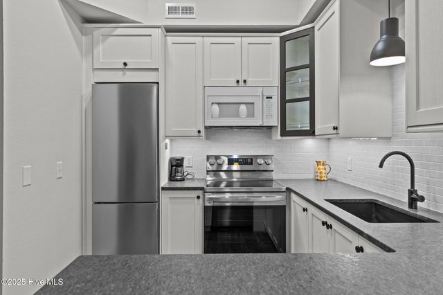 304 N Front Street Apt J, Wilmington, NC 28401