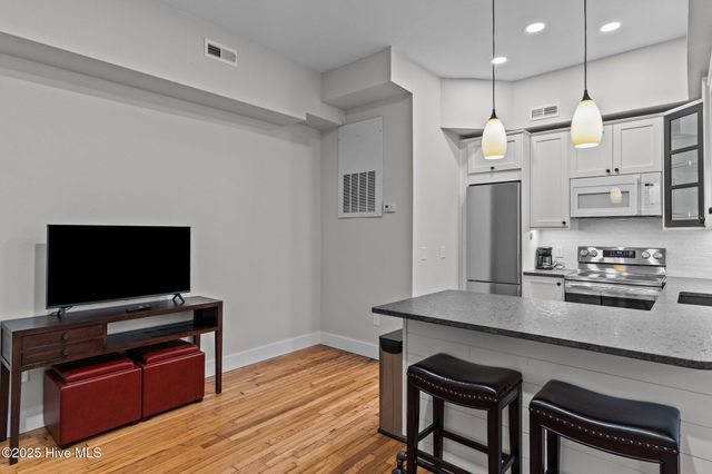 304 N Front Street Apt J, Wilmington, NC 28401