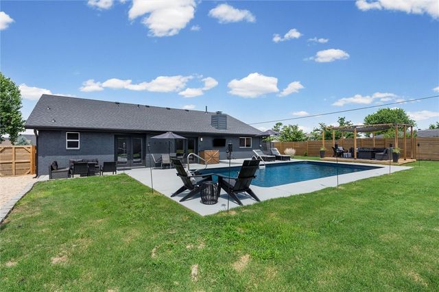 1601 S 17th Street, Rogers, AR 72758