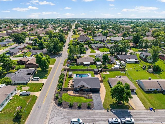 1601 S 17th Street, Rogers, AR 72758
